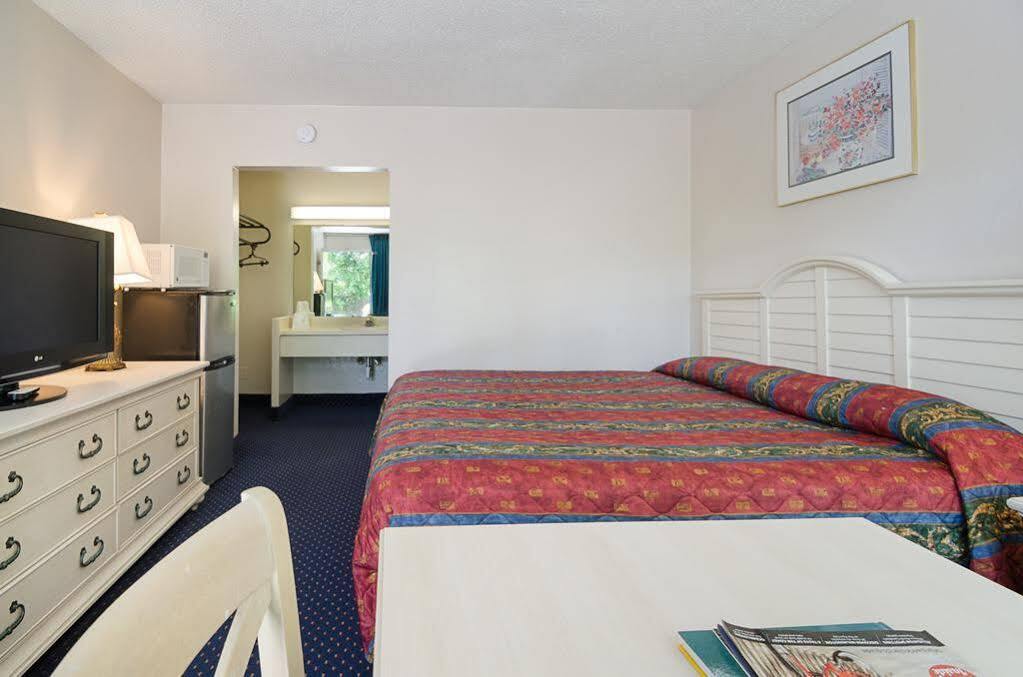 Budgetel Inn Wilmington Exterior photo